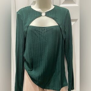 Dark Green Long Sleeve Top with Cutout 🆕 

Never worn

Soft